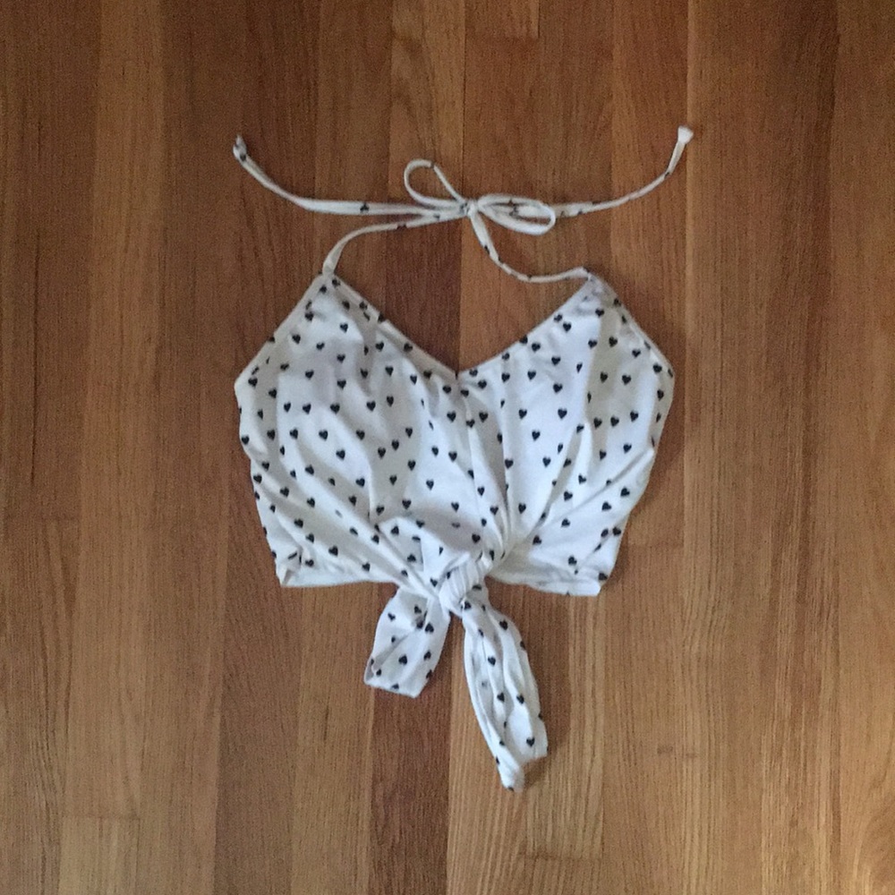 Kortni Jeane tied-up top in hearts print 💜